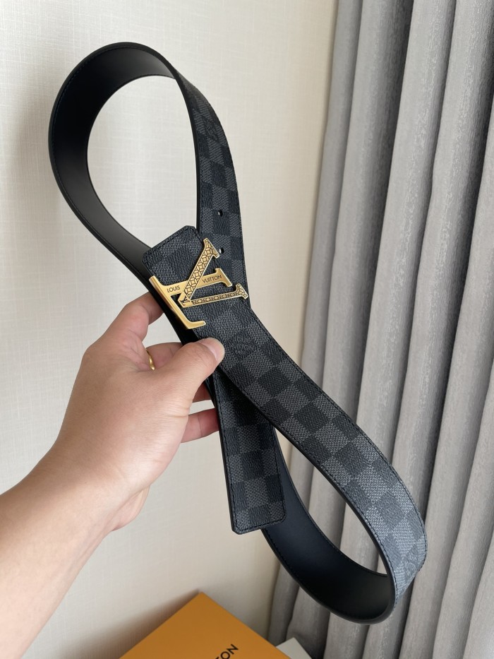 Louis Vuitton Belt 8 (width 4cm)