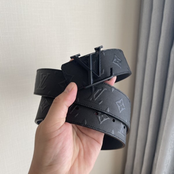 Louis Vuitton Belt 7 (width 4cm)