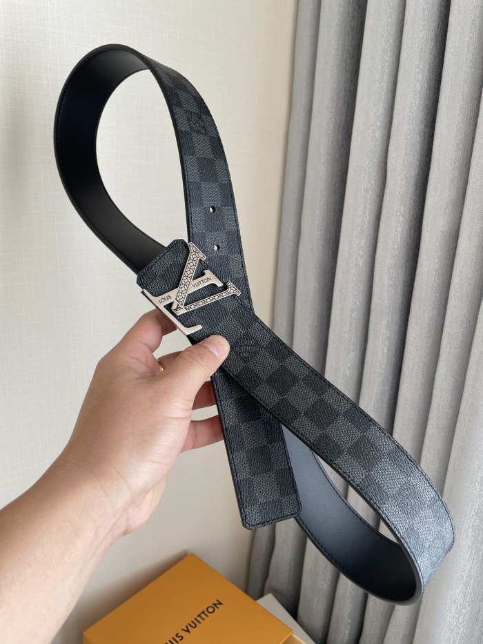 Louis Vuitton Belt 8 (width 4cm)