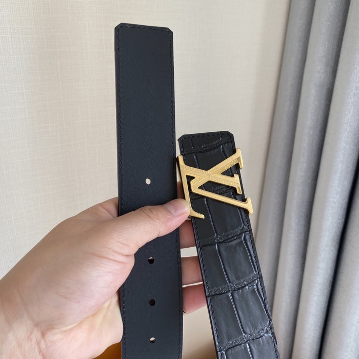 Louis Vuitton Belt 12 (width 4cm)