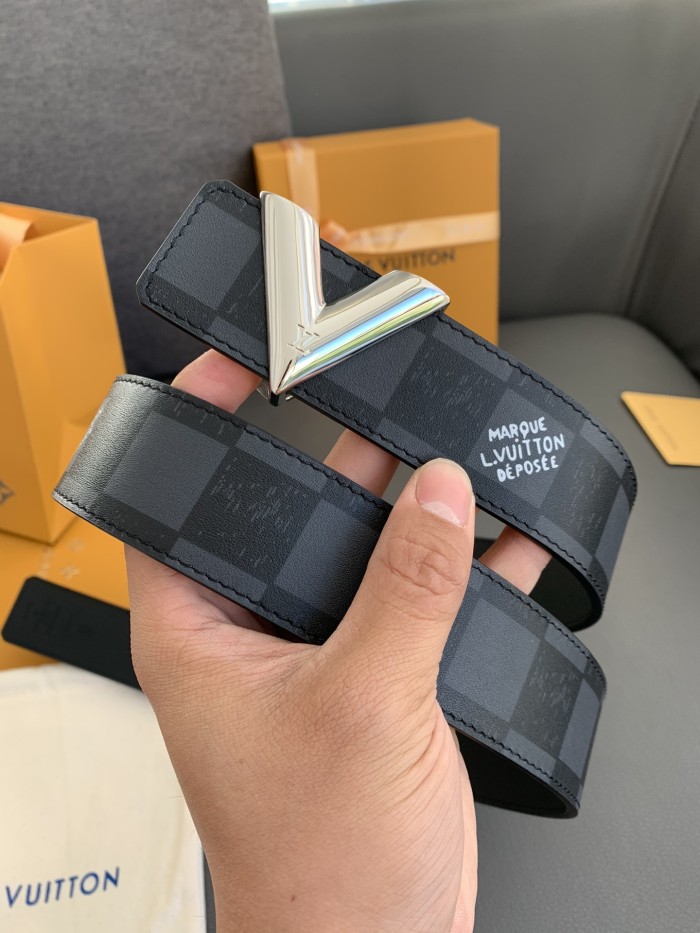 Louis Vuitton Belt 10 (width 4cm)