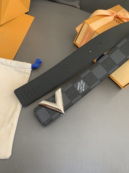 Louis Vuitton Belt 10 (width 4cm)