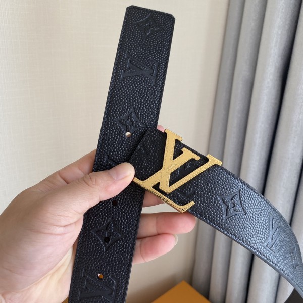 Louis Vuitton Belt 12 (width 4cm)