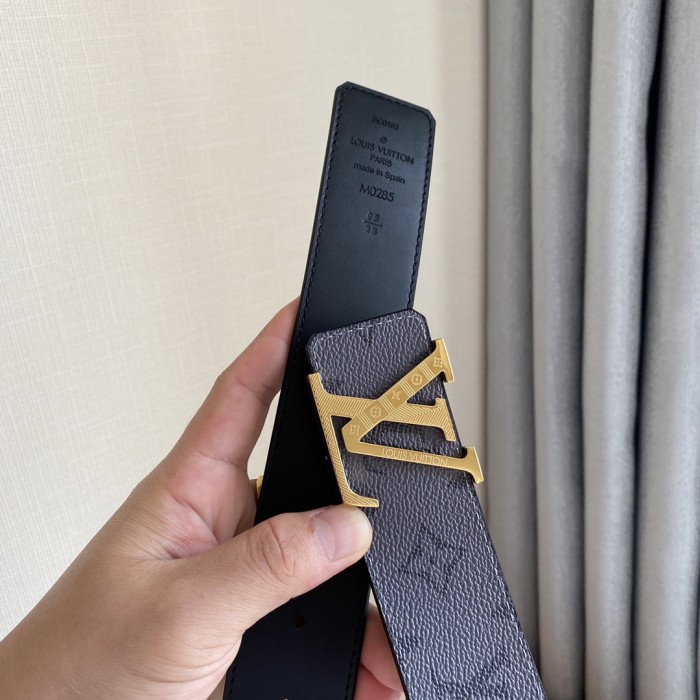 Louis Vuitton Belt 12 (width 4cm)