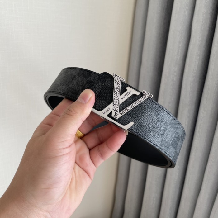 Louis Vuitton Belt 8 (width 4cm)