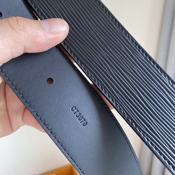 Louis Vuitton Belt 12 (width 4cm)