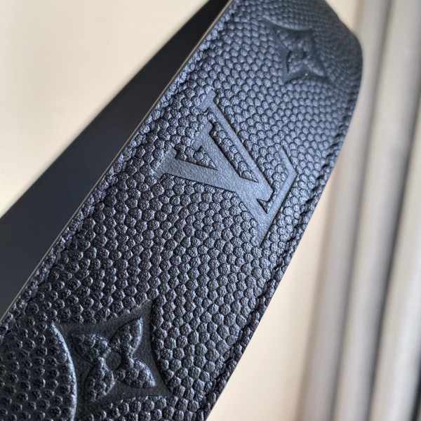 Louis Vuitton Belt 12 (width 4cm)