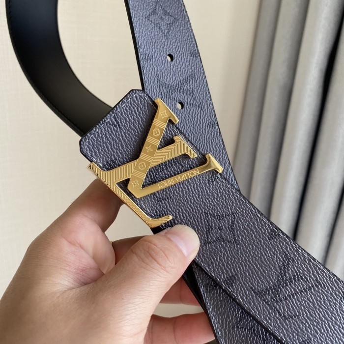 Louis Vuitton Belt 12 (width 4cm)