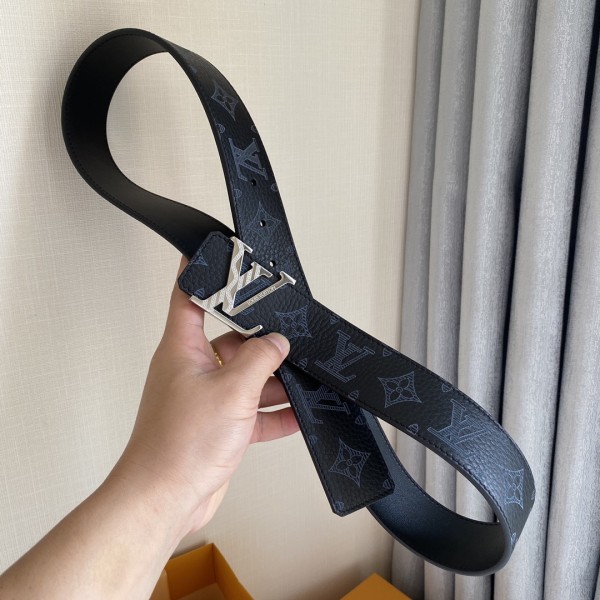 Louis Vuitton Belt 12 (width 4cm)