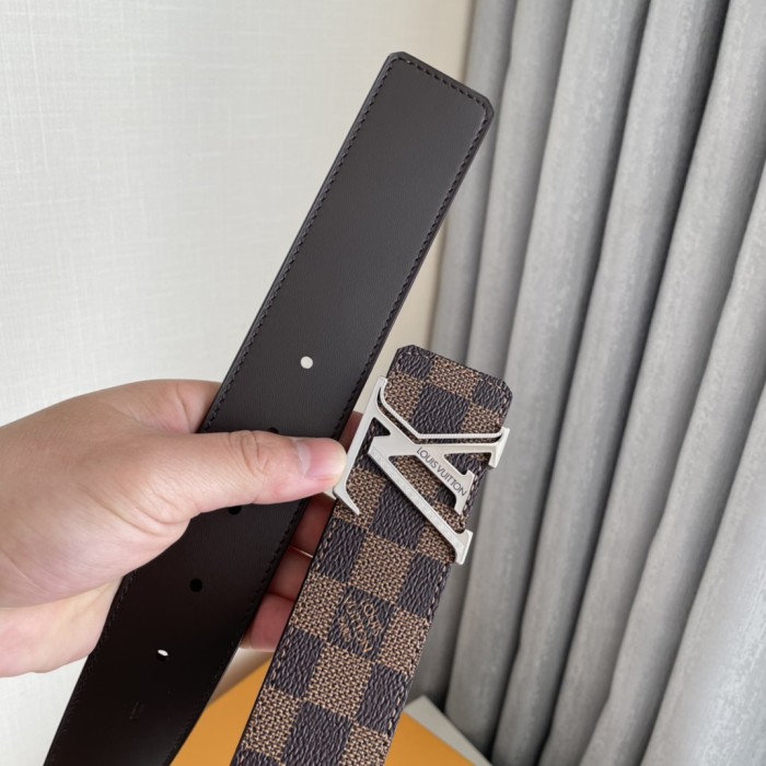 Louis Vuitton Belt 8 (width 4cm)