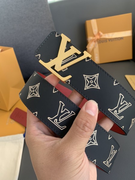 Louis Vuitton Belt 10 (width 4cm)