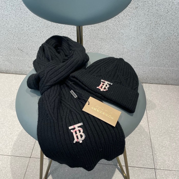 Hat & Scarf  Burberry 1