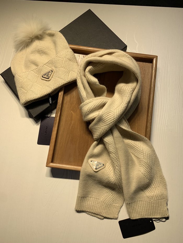 Hat & Scarf Prada 2