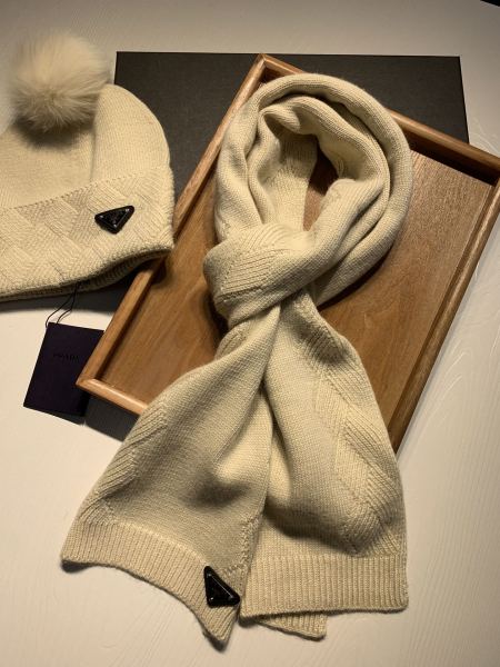 Hat & Scarf Prada 3