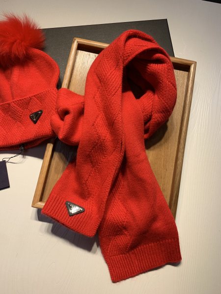 Hat & Scarf Prada 3