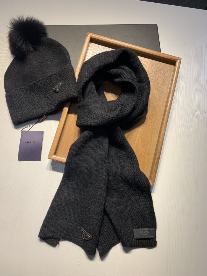 Hat & Scarf Prada 3