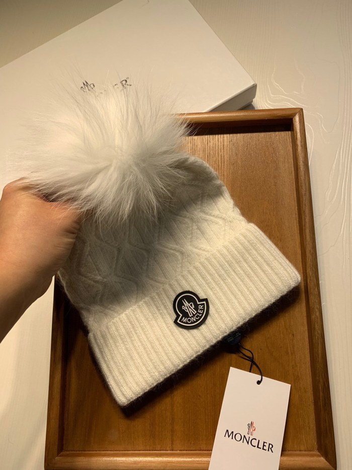 Hat Moncler 4