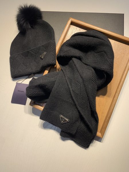 Hat & Scarf Prada 3
