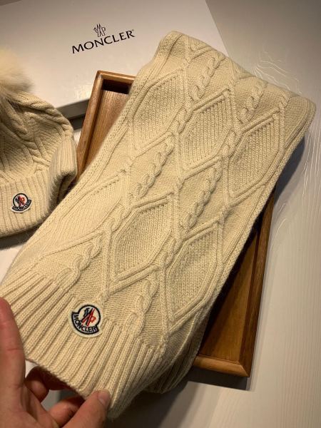 Hat & Scarf Moncler 2