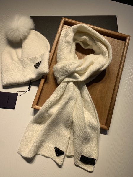 Hat & Scarf Prada 3
