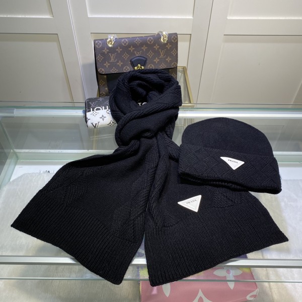 Hat & Scarf Prada 1