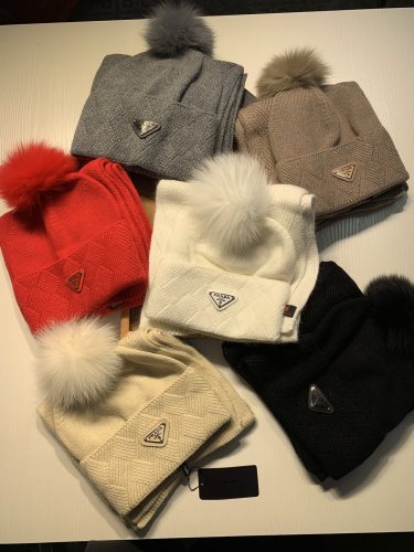 Hat & Scarf Prada 2