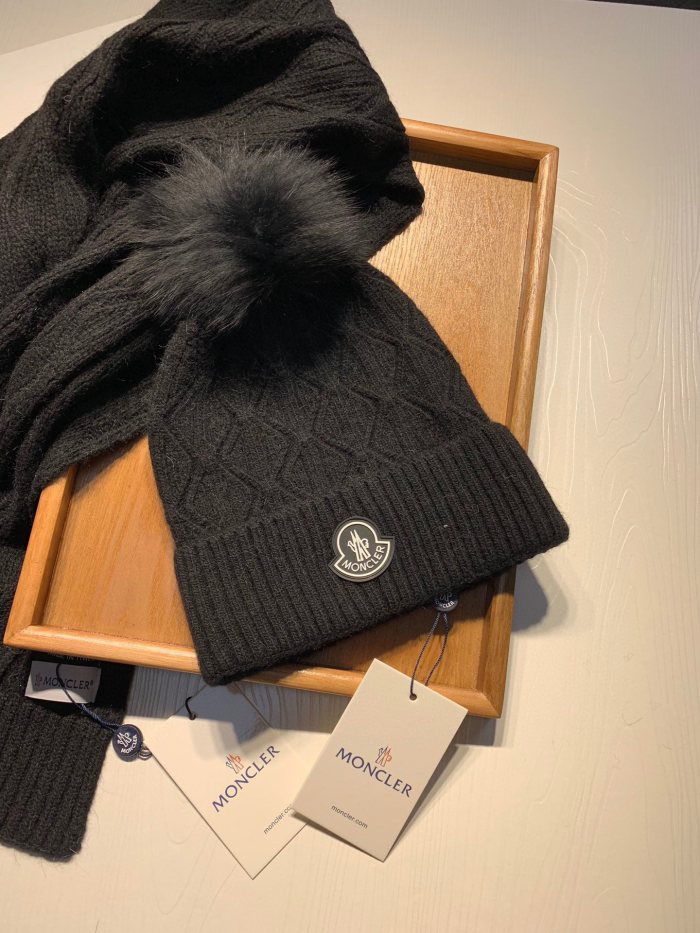 Hat & Scarf Moncler 1