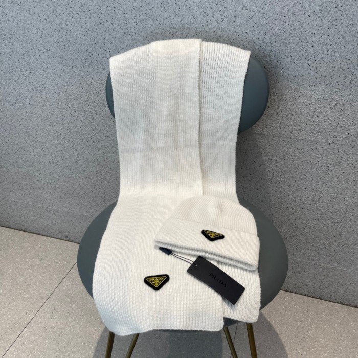 Hat & Scarf Prada 4