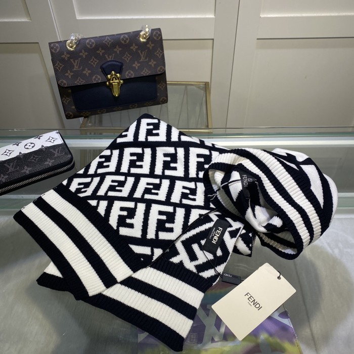 Hat & Scarf Fendi 1
