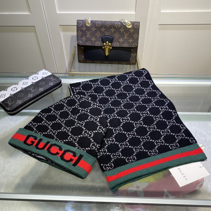 Hat & Scarf Gucci 1