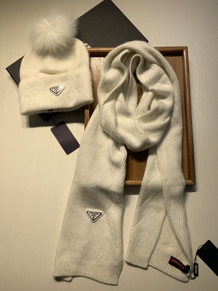 Hat & Scarf Prada 2