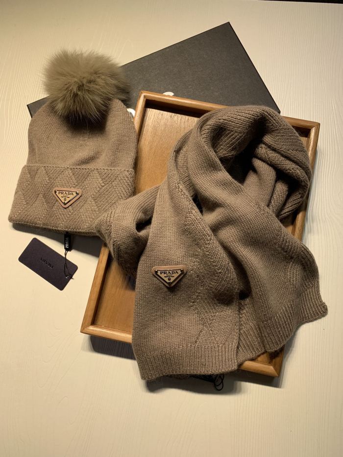Hat & Scarf Prada 2