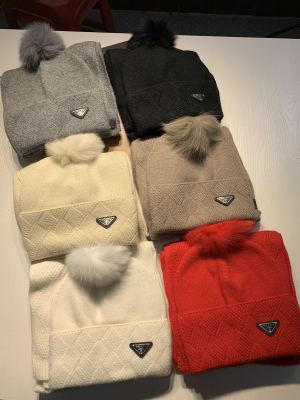 Hat & Scarf Prada 3