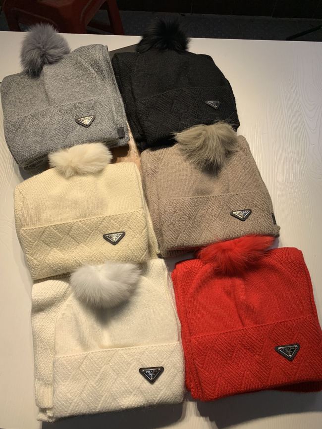 Hat & Scarf Prada 3
