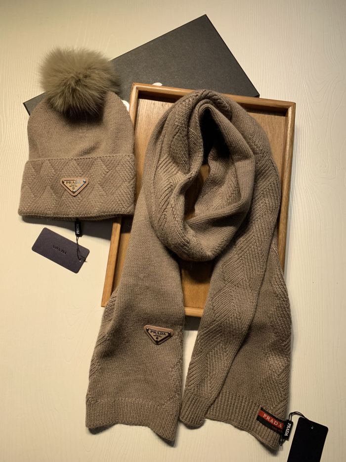 Hat & Scarf Prada 2