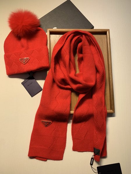 Hat & Scarf Prada 2