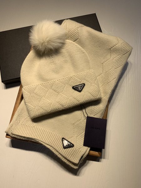 Hat & Scarf Prada 3