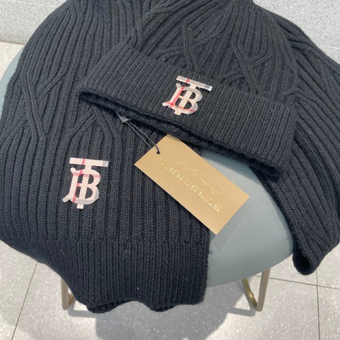 Hat & Scarf  Burberry 1