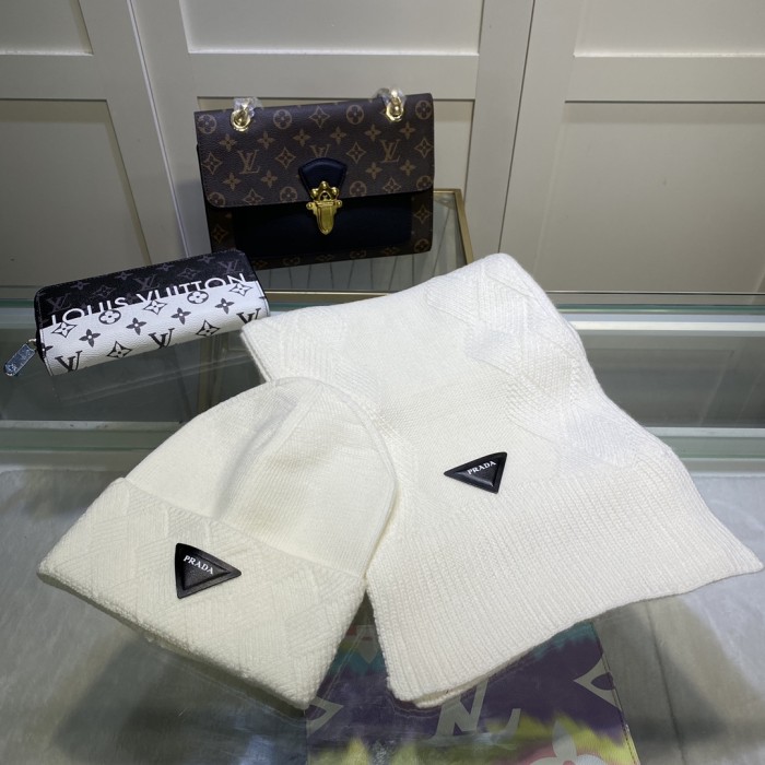 Hat & Scarf Prada 1