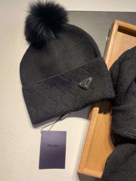 Hat & Scarf Prada 3
