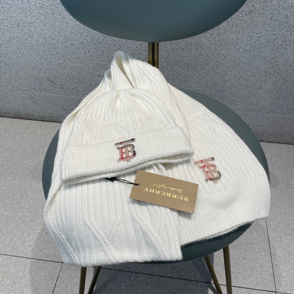 Hat & Scarf  Burberry 1