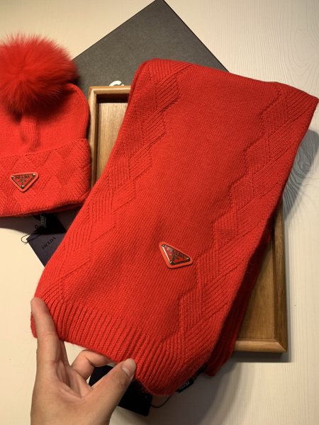 Hat & Scarf Prada 2