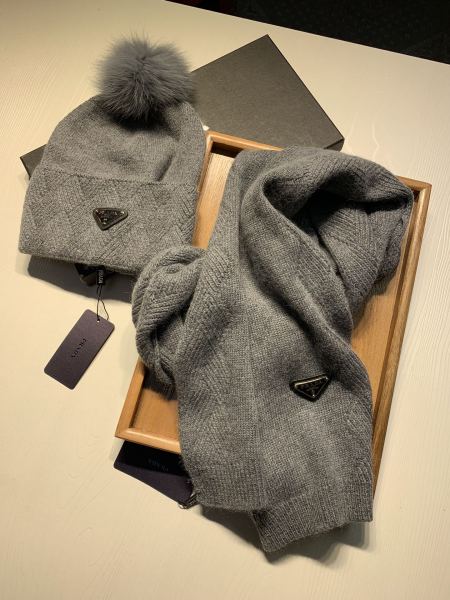 Hat & Scarf Prada 2