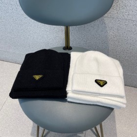 Hat & Scarf Prada 4
