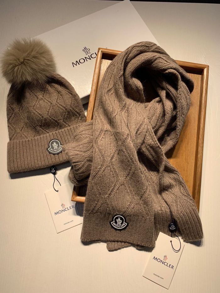 Hat & Scarf Moncler 1
