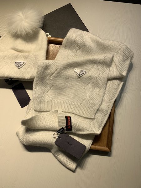 Hat & Scarf Prada 2