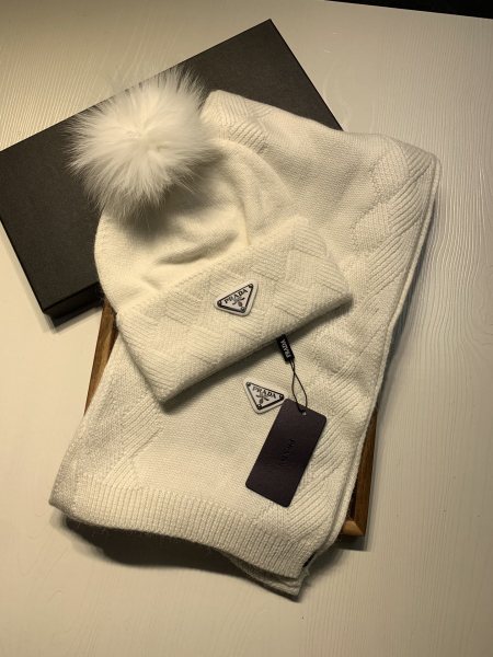 Hat & Scarf Prada 2