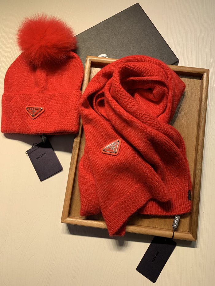 Hat & Scarf Prada 2
