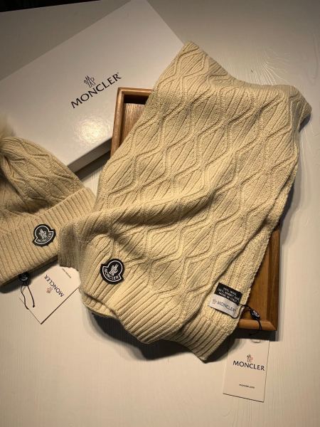 Hat & Scarf Moncler 1
