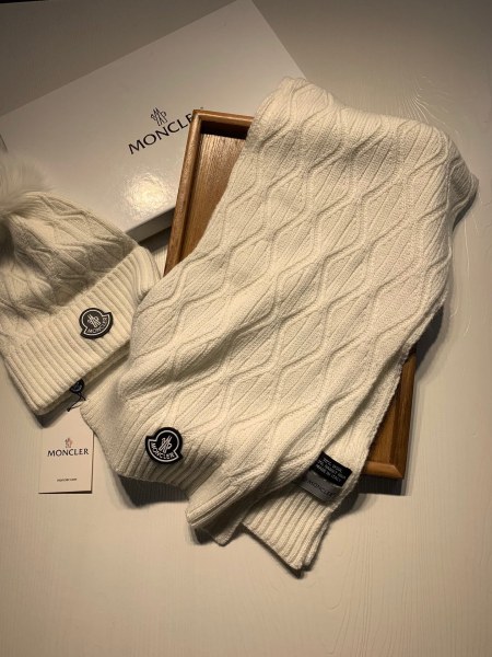 Hat & Scarf Moncler 1